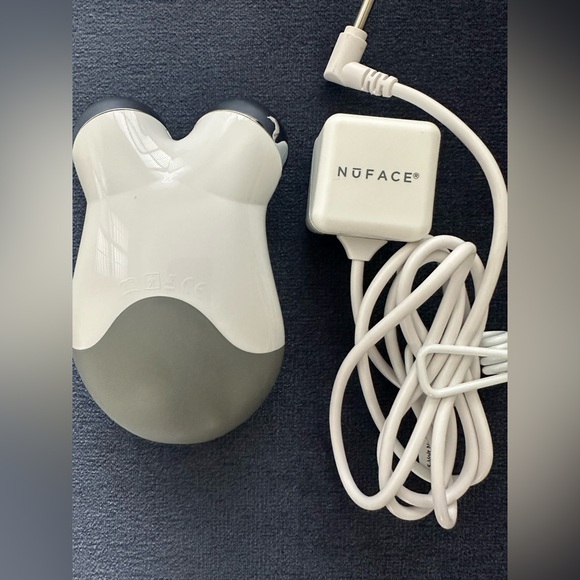 Nuface Mini Microcurrent - Picture 3 of 4